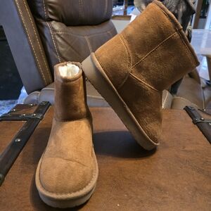 The Children's Place Brown Cozy Plush-Lined Boots - Good Used - Size 12